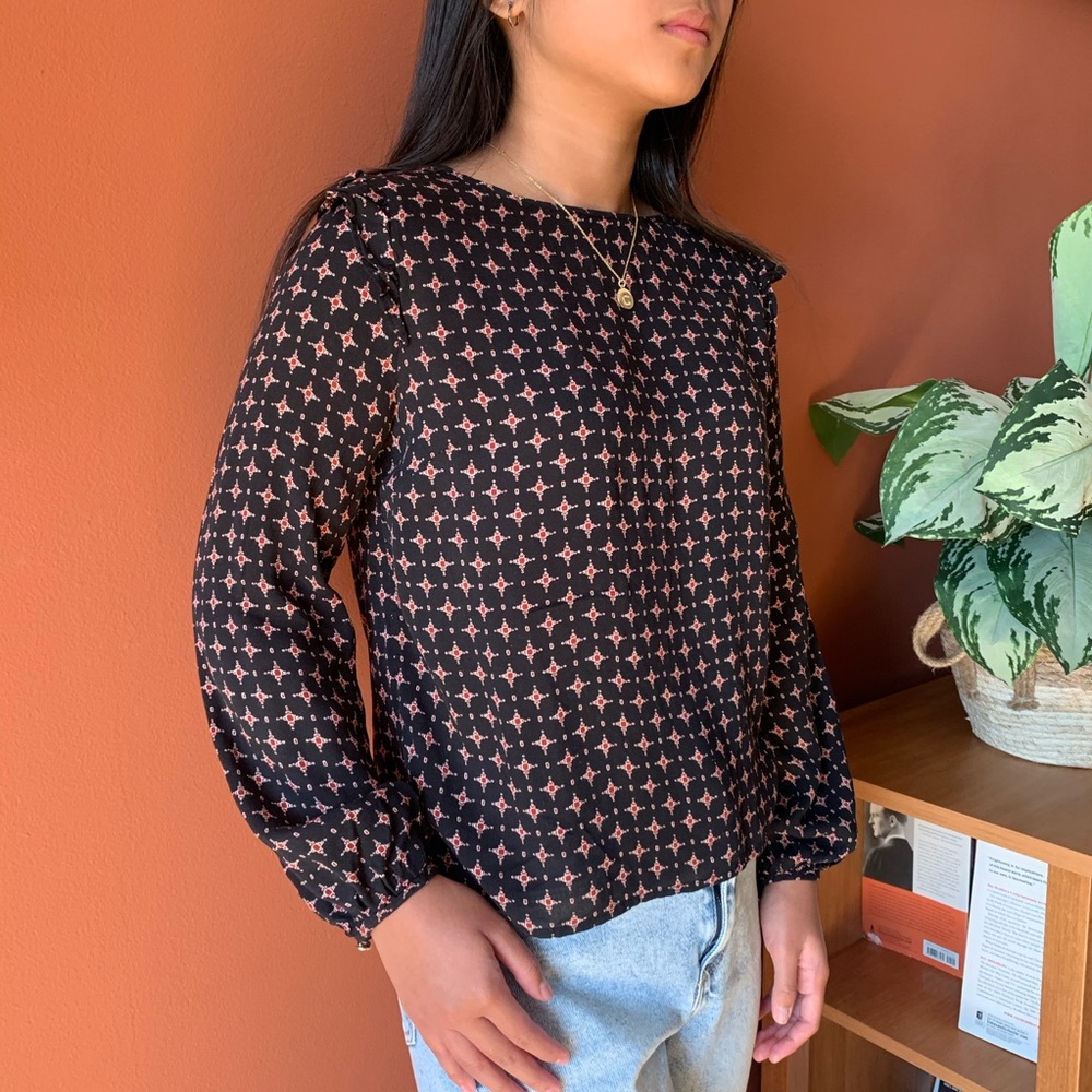 F21 Black Patterned Long-sleeve Blouse
